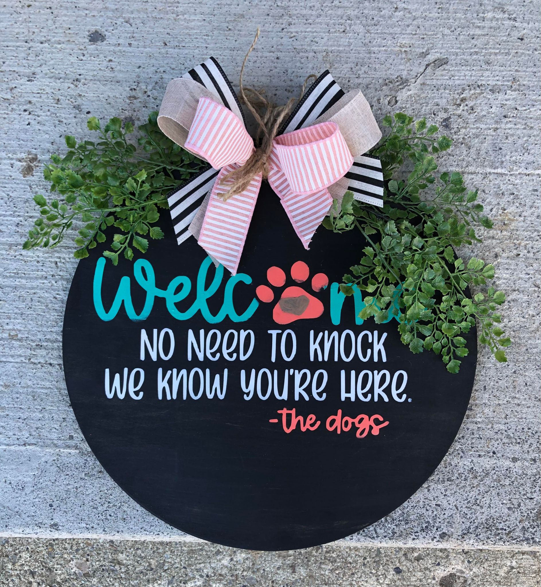 welcome paw print round 